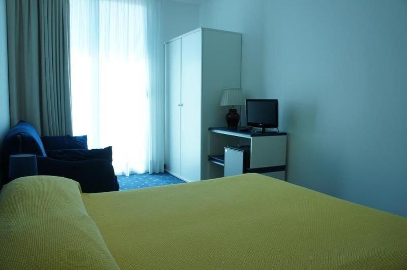 Hotel Myriam Lignano Sabbiadoro Exterior photo