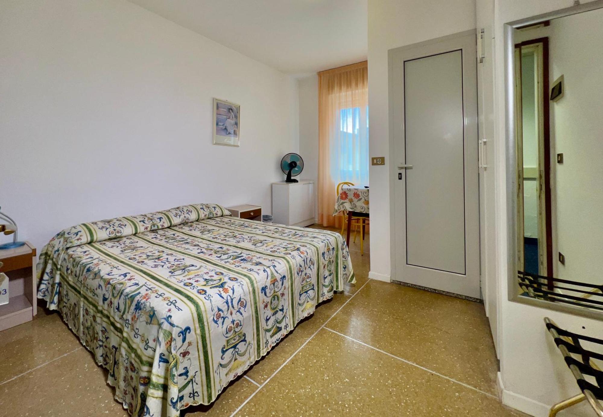 Hotel Myriam Lignano Sabbiadoro Exterior photo