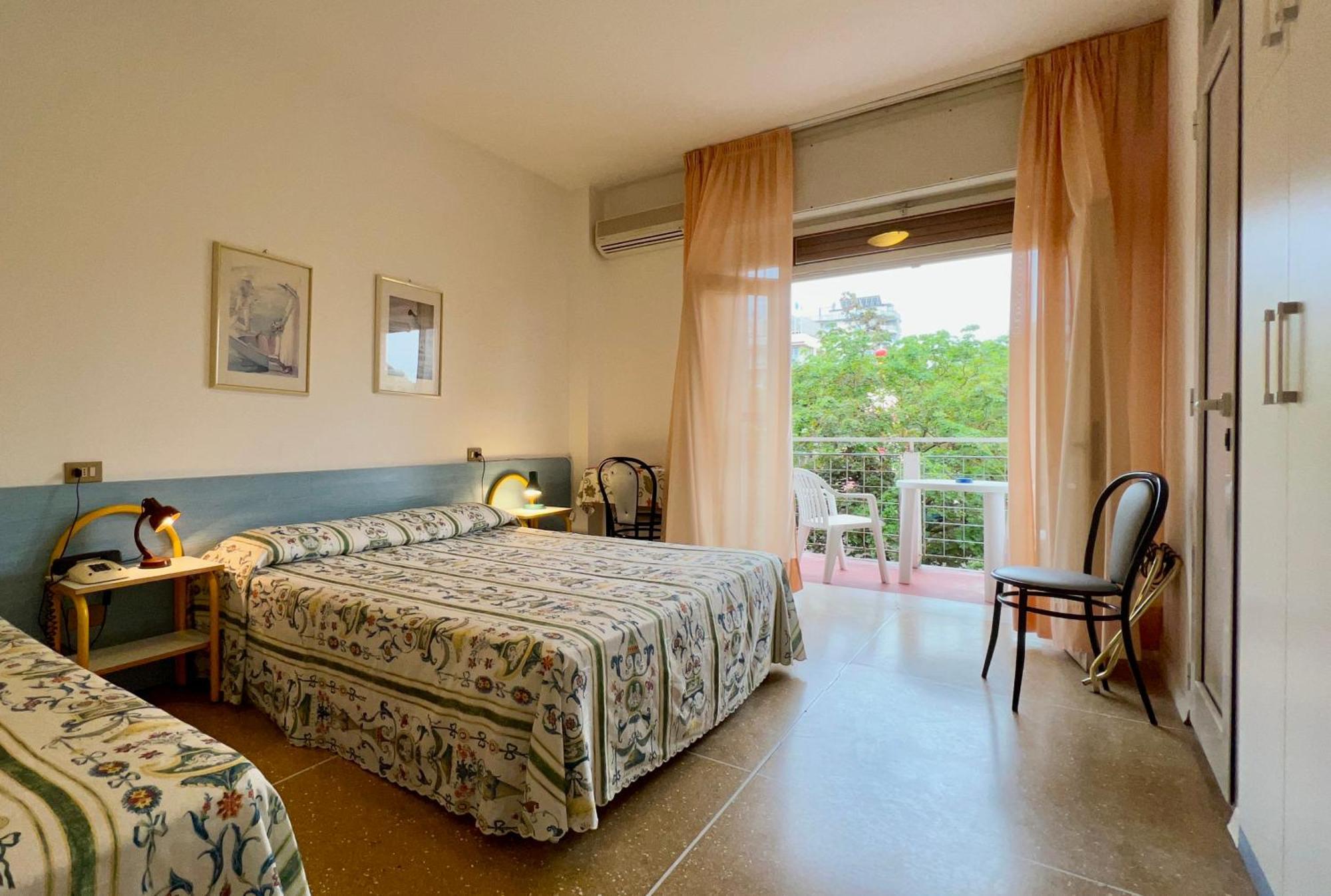 Hotel Myriam Lignano Sabbiadoro Exterior photo