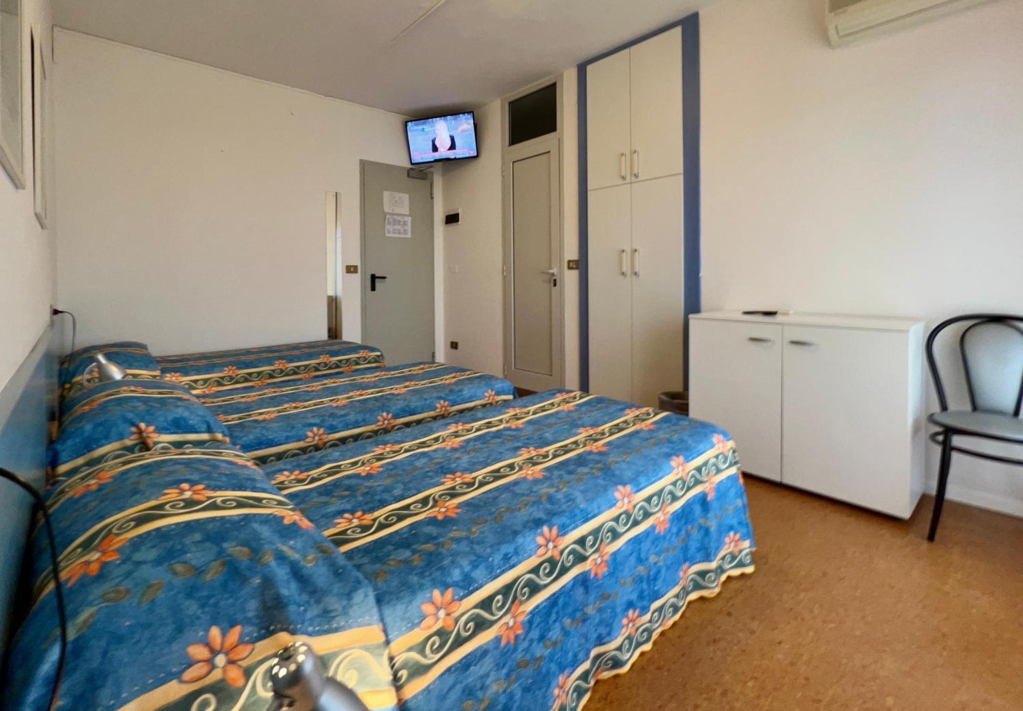 Hotel Myriam Lignano Sabbiadoro Exterior photo