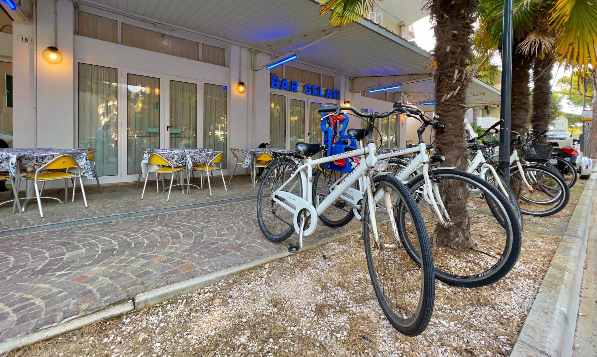 Hotel Myriam Lignano Sabbiadoro Exterior photo